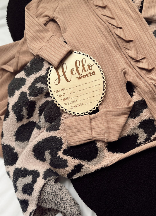 Hello World | Scalloped edge Announcement Sign